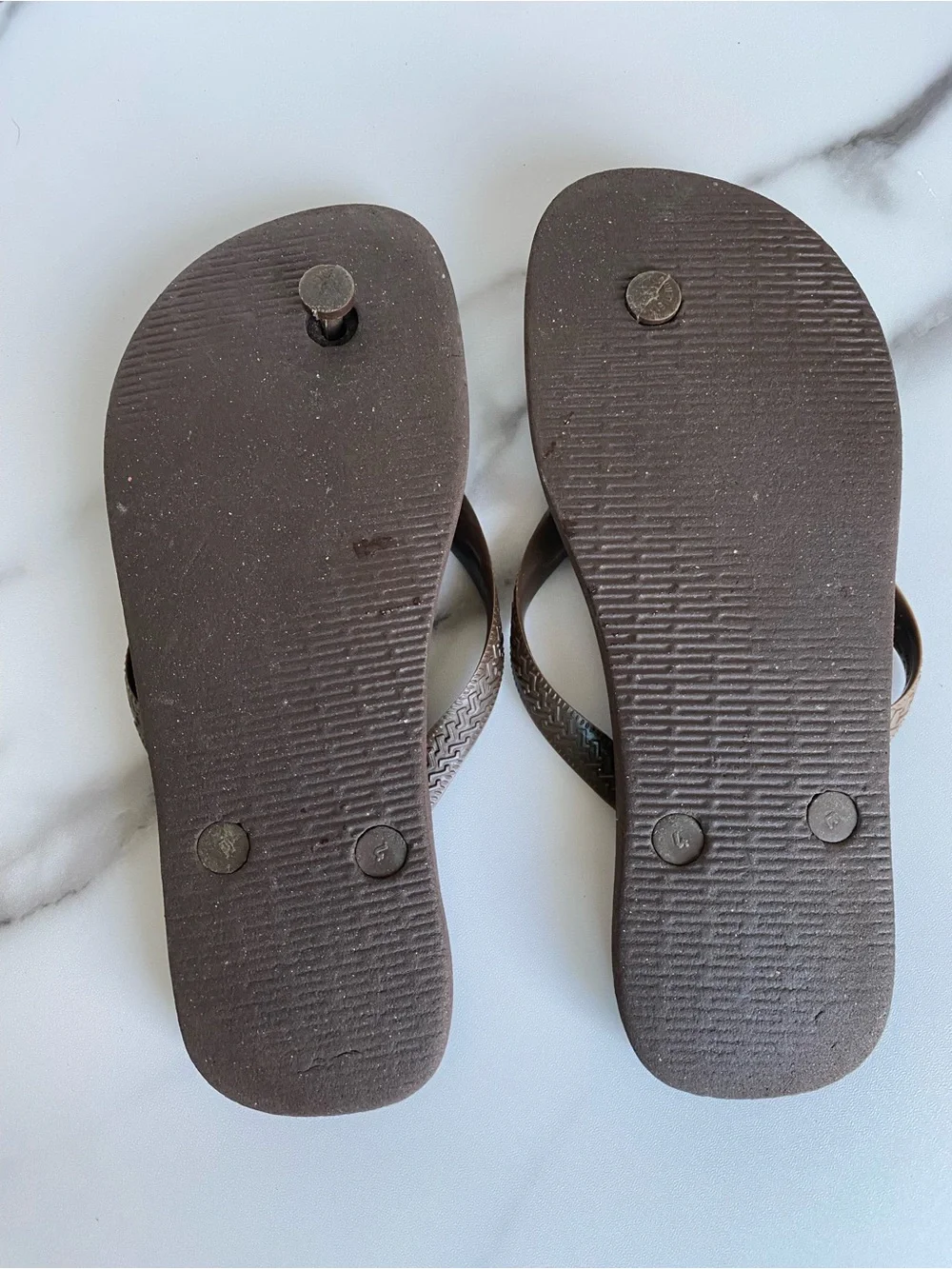 havaianas womens size 6 dark brown flips flops